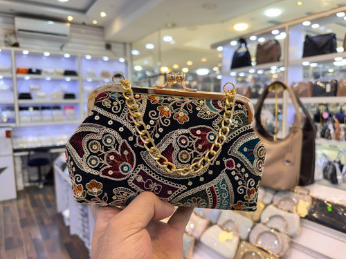 کیف مجلسی زنانه سنتی یراق طلایی کد 725