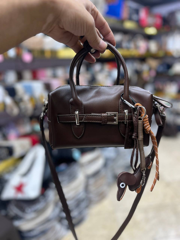 کیف زنانه دستی و دوشی هراه با چارم کد ۸۶۸