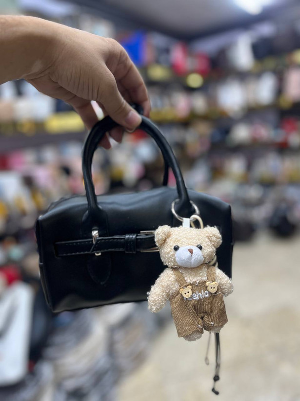 کیف زنانه دستی و دوشی هراه با چارم کد ۸۶۸