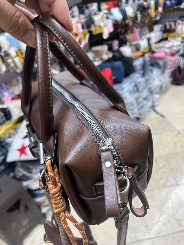 کیف زنانه دستی و دوشی هراه با چارم کد ۸۶۸