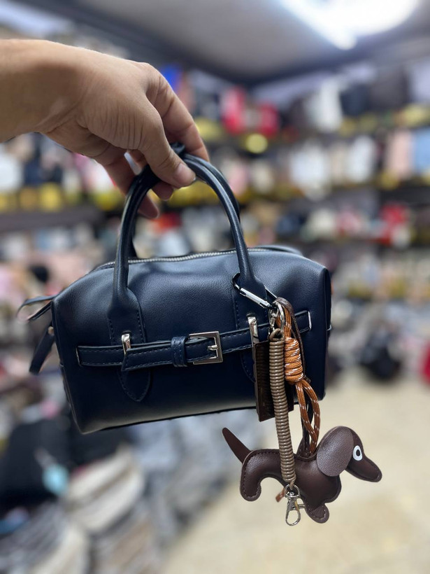 کیف زنانه دستی و دوشی هراه با چارم کد ۸۶۸